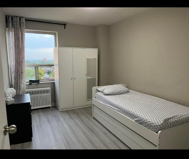 Private room in Room Rentals & Roommates in City of Toronto