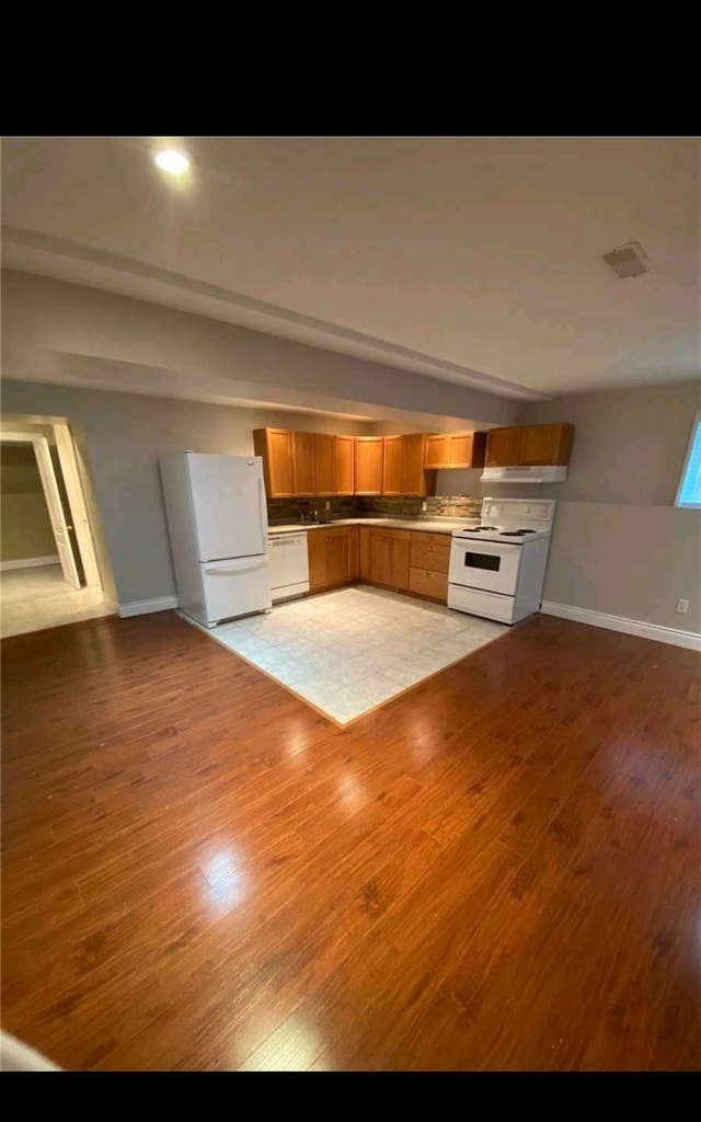 2 bedroom+Den apartment available July 1st Long Term Rentals Oshawa