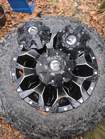 17" dual drilled 5x5 - 5x4.5 fuel assault rims with 245/65R17 BFgoodrich KO2 rubbers on them Slight...