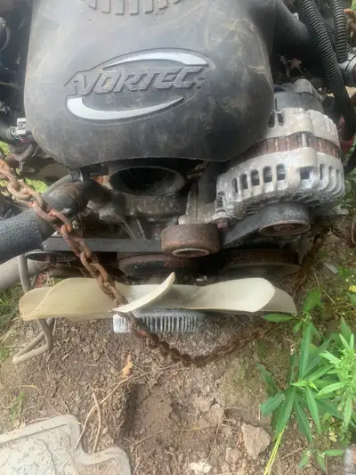 1999-2006 Chevy gmc 5.3LS engine fully dressed with accessories 190,000 km on it Intake fully dresse...