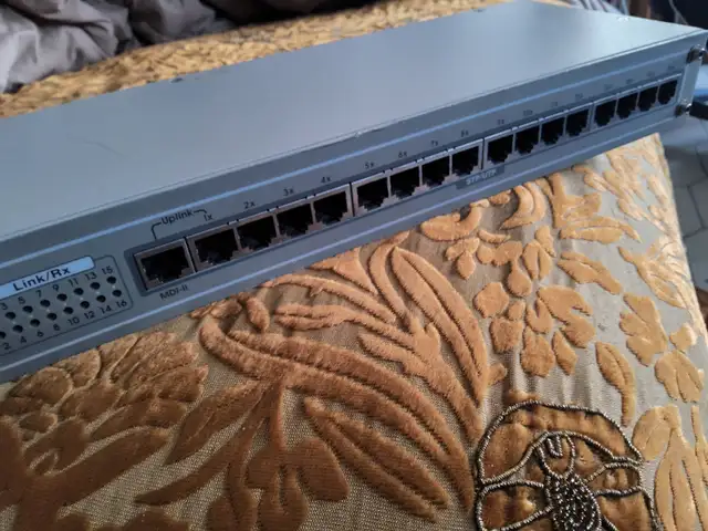 D-LINK  - DE- 816TP -ethernet hub482653432018391040