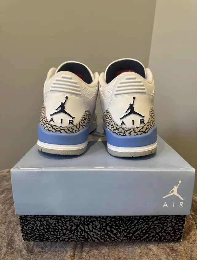 Jordan 3 Retro UNC in Men's Shoes in City of Toronto - Image 3