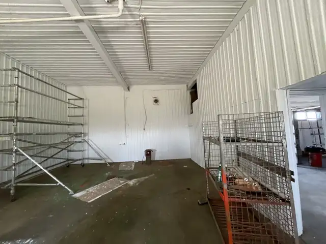 Espace industriel à louer avec grand espace extérieur in Other Business & Industrial in Longueuil / South Shore - Image 11