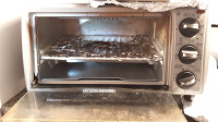 Black and Decker TO1313SBD 4-Slice Toaster Oven (Used!)