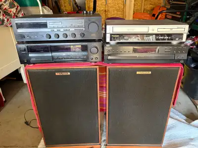 These vintage Klipsch KG 4 floorstanding speakers deliver powerful, high-efficiency sound and are in...