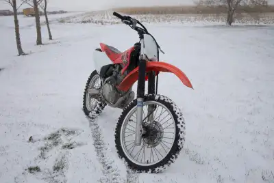 Up for sale is my trusty 230f This engine is renowned for its reliability! The plastics are in ok co...