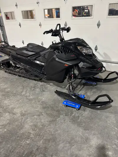 2021 Summit X 850 Turbo, 154” x 3” lug track, only 850 miles. Like new condition and has clutching a...
