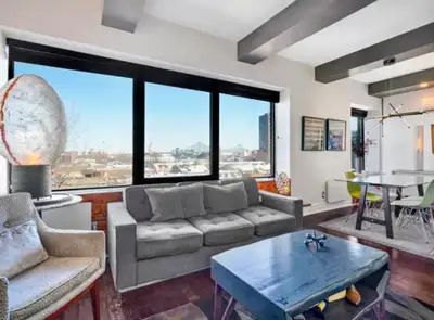 Superbe Condo Village est à la recherche d'un colocataire masc