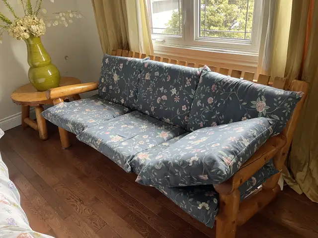 Canapé sofa+ table de salon en bois rond rustique in Chairs & Recliners in City of Montréal - Image 2