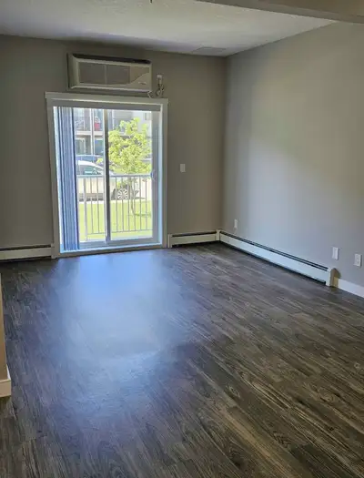 Room for Rent – Saskatoon One private room with private bathroom available at 122 Shillington Cresce...