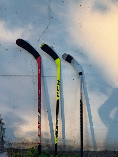 3 bâtons de hockey CCM/Bauer – 10 $ chacun, View more