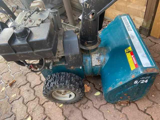 A vendre Souffleuse a neige fonctionnelle, in Snowblowers in West Island - Image 2