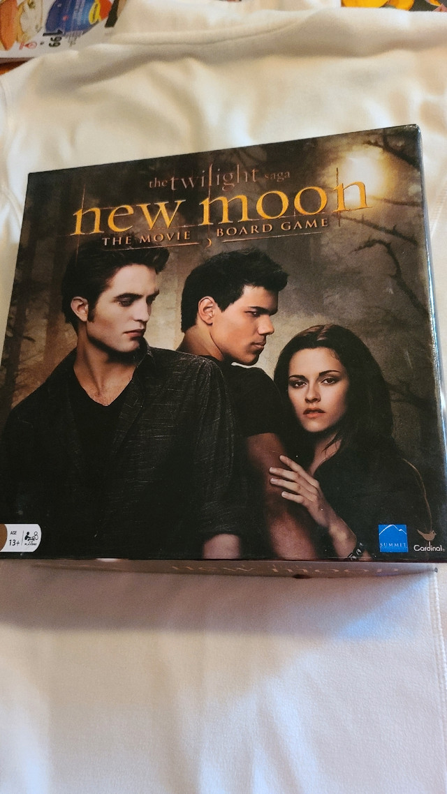 The Twilight Saga " New Moon" Board Game in Toys & Games in Belleville