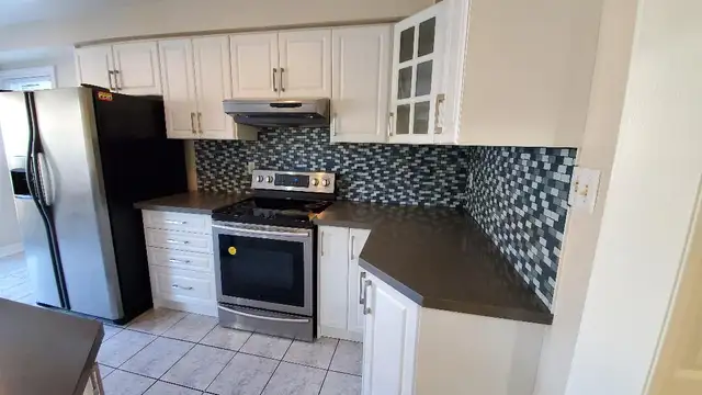 3 Bedroom Semi-Detached house for rent in Mississauga in Long Term Rentals in Mississauga / Peel Region - Image 11