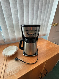 Coffee Machine with Insulated Coffee Pot
