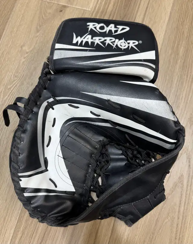 Road Hockey Goalie Set in Hockey in Markham / York Region - Image 7