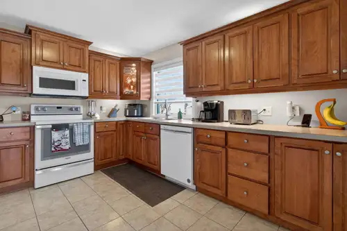 4-beds,-2-beds non-conforming, baby barn, 2-living rooms, sun room, in-law suite, 2-kitchens, in flo...