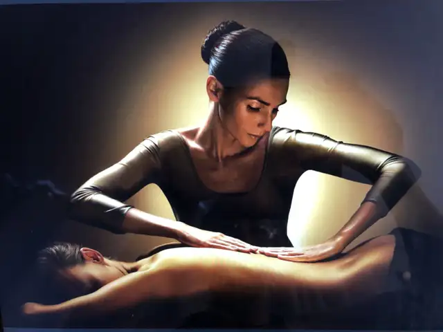 RELAXING AND HOT STONES MASSAGE