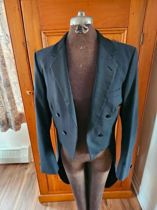 Vintage men's tail coat in Arts & Collectibles in City of Halifax - Image 2