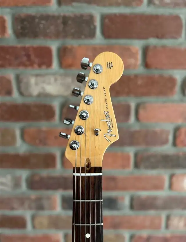 Fender® American FSR 60th Anniversary Stratocaster + Tweed Case in Guitars in Mississauga / Peel Region - Image 7
