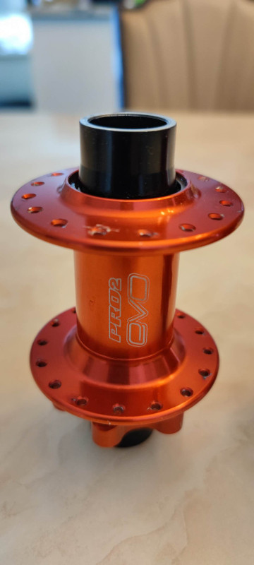 Hope PRO 2 EVO Front & Rear Hub set in Frames & Parts in Calgary - Image 3