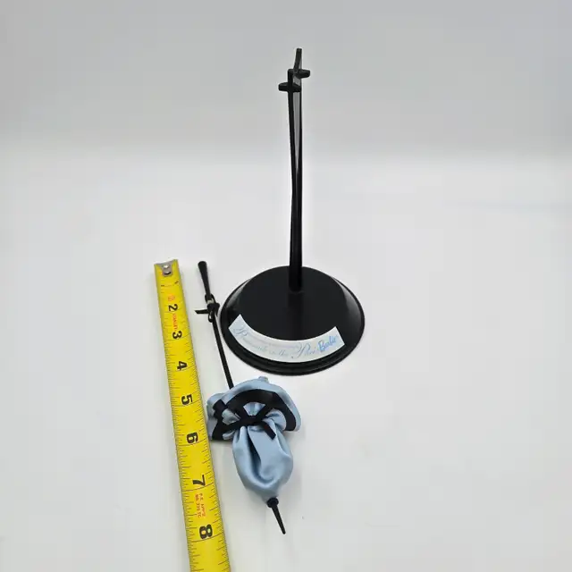 Promenade In The Park Barbie Stand Parasol Black Blue 1997 18630 in Arts & Collectibles in Strathcona County - Image 4