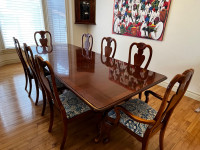 Dining kitchen table and 8 chairs