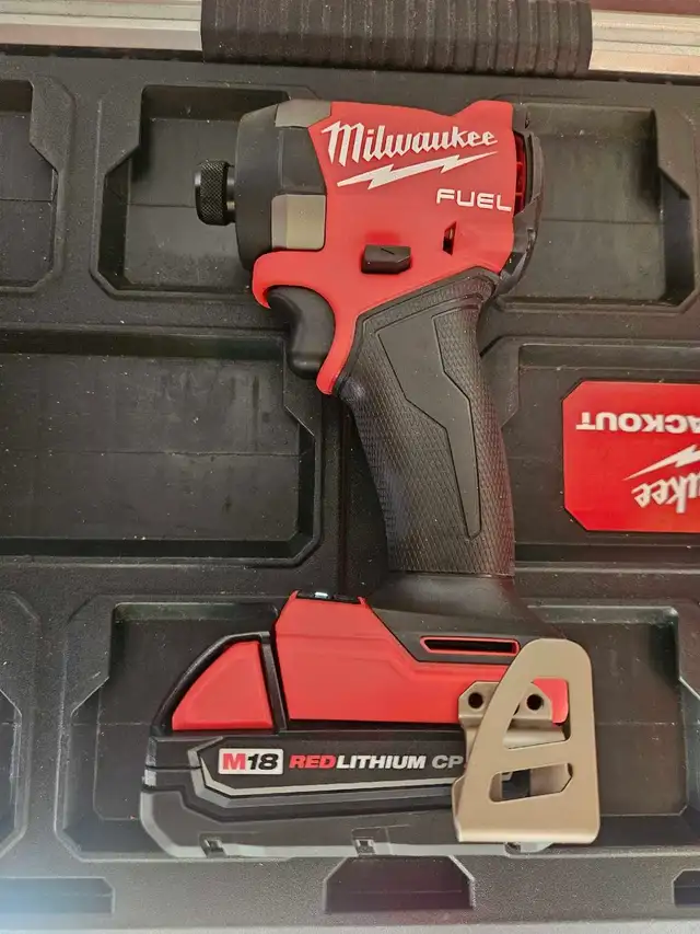 Brand new Milwaukee M18 Fuel 1/4" Hex Impact Driver with Battery in Power Tools in Ottawa - Image 4