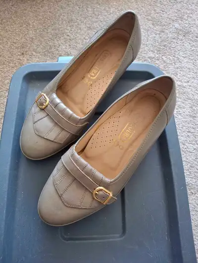 Contura Womens Taupe Shoes , View more