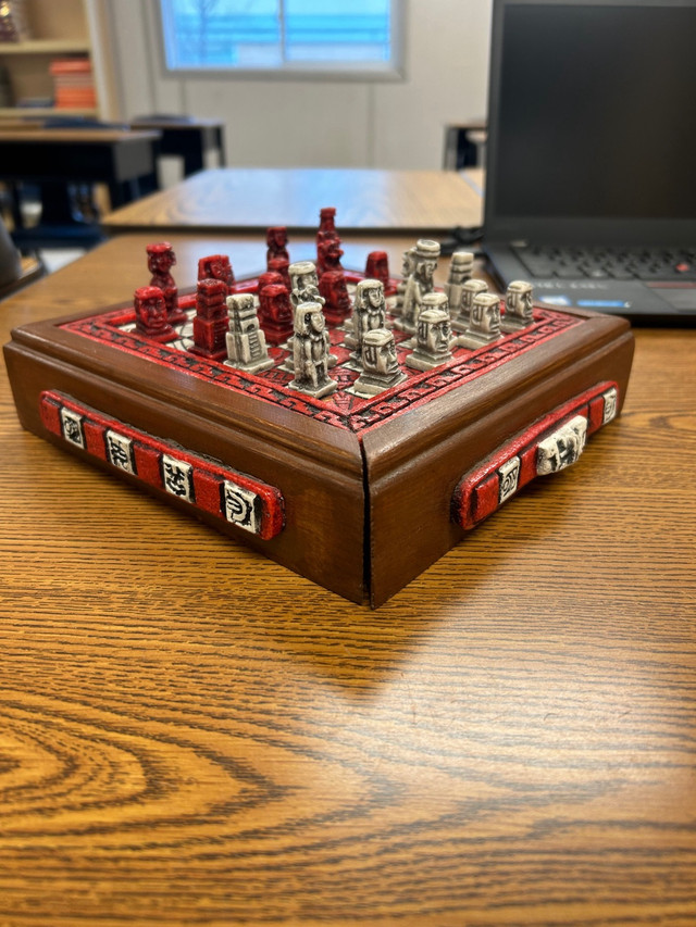 Vintage Aztec Chess Set Mayan Red and White  in Arts & Collectibles in Markham / York Region - Image 4