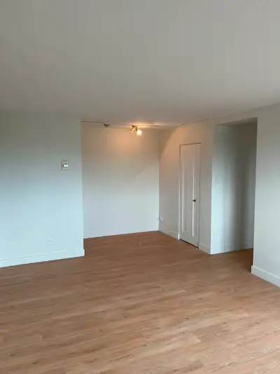 4.5 Apartments Available - A louer • For Rent