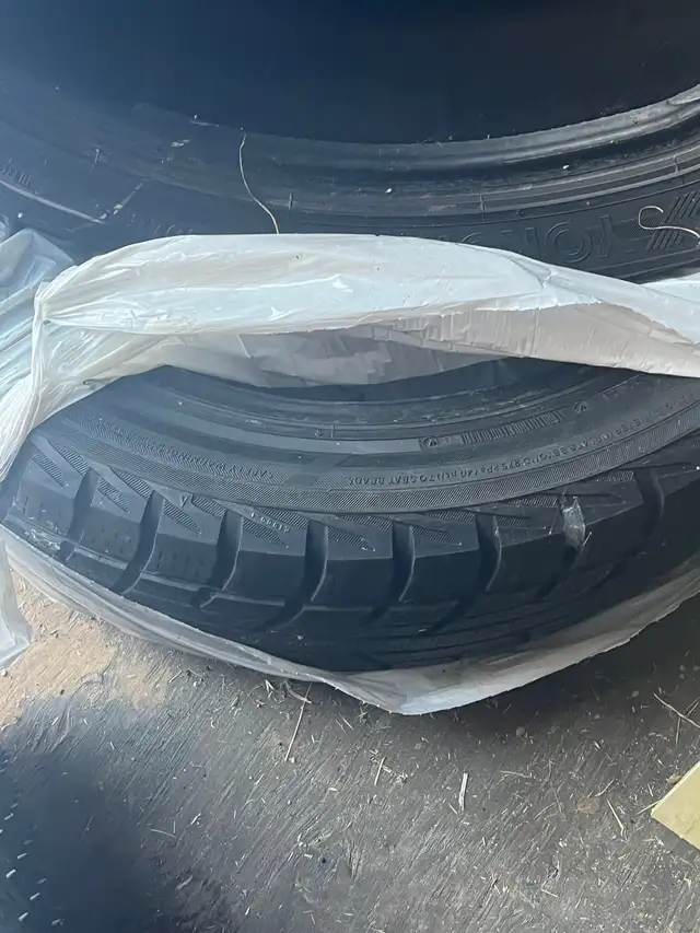 2 Yokohama studless winter tires in Tires & Rims in London - Image 7