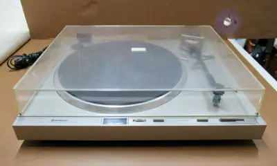 Hitachi HT-40S Turntable, View more
