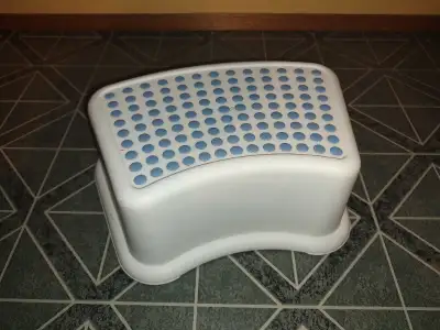 Toddler step stool with non slip base, kids step stool for bathroom,potty training and kitchen-Blue...