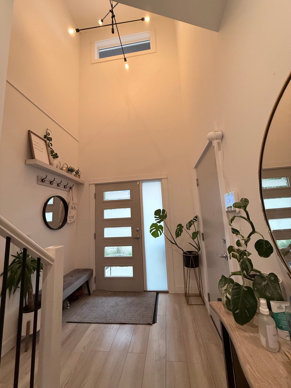 FOR RENT – MODERN 3-BEDROOM TOWNHOUSE 1