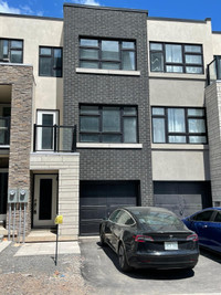 Townhouse in Burlington 2+1 Bed With 3 Washroom 