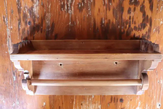 Vintage Wooden Shelf in Arts & Collectibles in London - Image 3