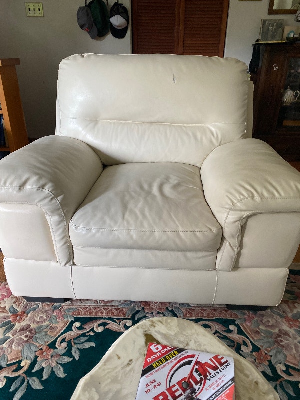 Free Leather Sofa Chair Chairs & Recliners Saskatoon Kijiji