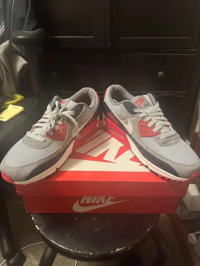 Nike Air Max 90 - Size 9.5  in Men's Shoes in City of Toronto - Image 4