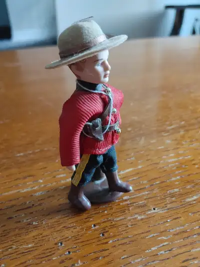 Vintage ROYAL CANADIAN MOUNTED POLICE Figurine RCMP plastic w/ cloth clothing and stand 4" tall Barr...