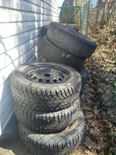 rims 14 pouce et 15 pouce étais sur Hyundai accent 2010, View more
