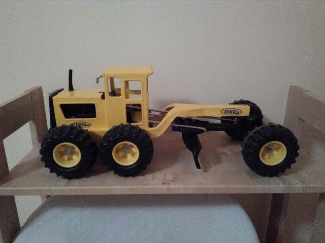 Sold - Tonka Road Grader in Toys & Games in City of Toronto
