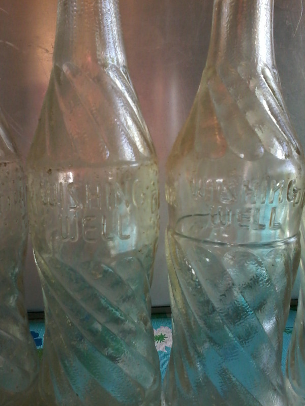 Six Vintage Wishing Well pop bottles 1940-70 variants 10oz,11oz. in Arts & Collectibles in Cambridge - Image 3