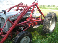 tractor ford jubilee with factory loader runs