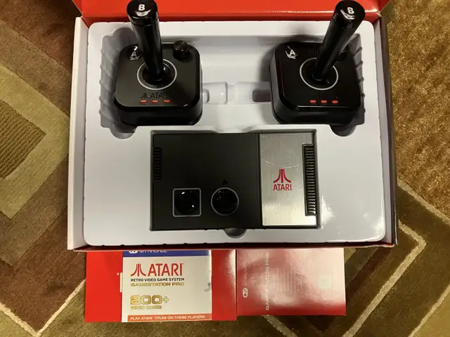Atari Gamestation Pro, 2 Joysticks , 200 games64656289147393122