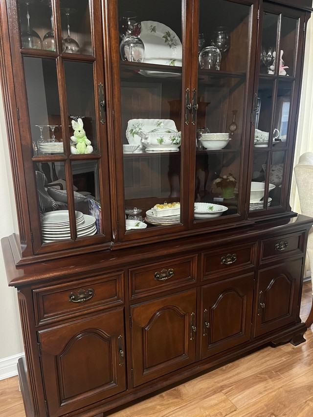 2 pc Gibbard Mahogany Buffet and Hutch  in Hutches & Display Cabinets in Cape Breton - Image 2