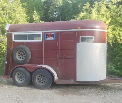 12 foot horse trailer. 1000 km on new bearings and brakes. Tires are good. Posting for a friendy, pl...