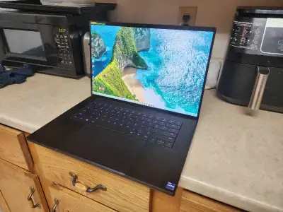 Specs are in photos If you have any questions, give me a message! Just looking to sell to buy a desk...