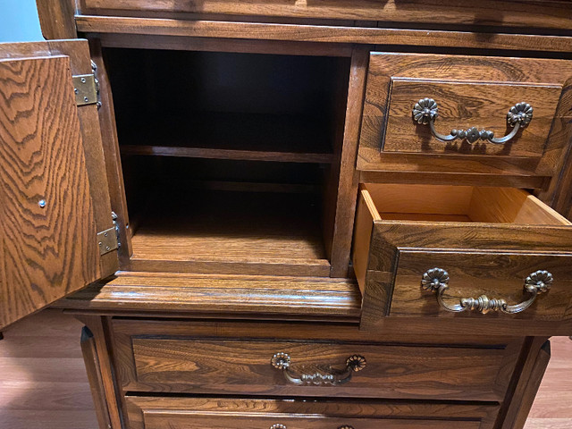 Dresser in Dressers & Wardrobes in Vernon - Image 2