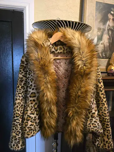 Animal Print Jacket Light Jacket SIZE M - L Hoodie Has Clasps Pockets Clean